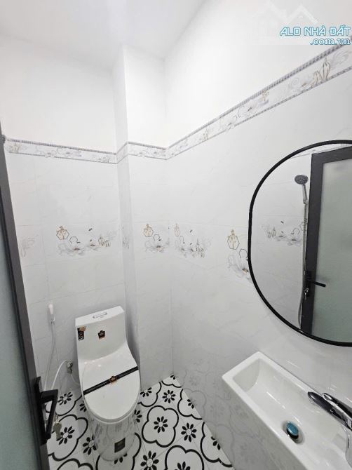 Nhà 2 tầng mới, nở hậu đối diện trường học Khánh Bình Âu Dương Lân P3Q8. Giá 3,89 tỷ TL - 3