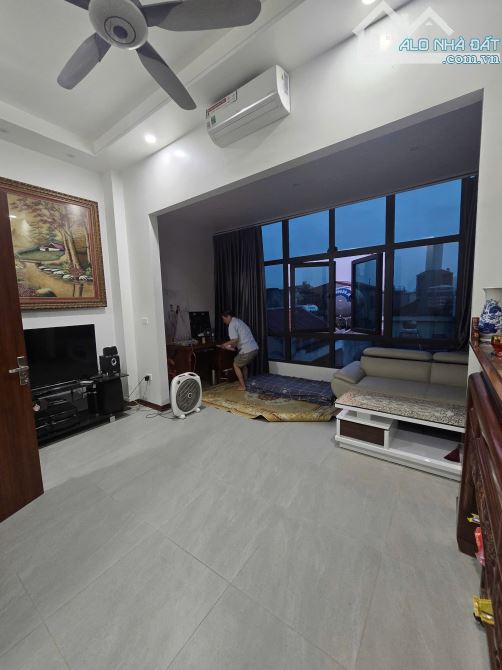 Hoàng Văn Thái 51m2, 6 tầng, mặt tiền 5m, giá 18.8 tỷ Ô TÔ ĐỖ CỬA - KHU PHÂN LÔ QUÂN ĐỘI