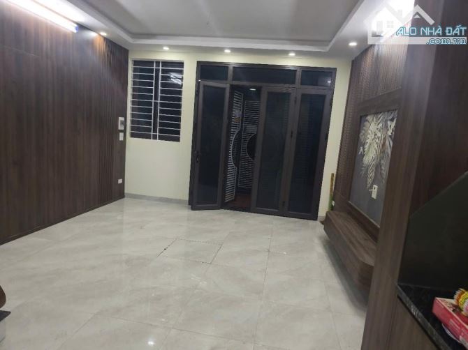 Bán nhà Huỳnh Thúc Kháng 5 tầng 50 m2 mặt tiền 5 mét giá nhỉnh 18 tỷ - 3