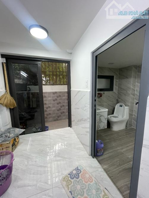 BÁN NHÀ HẺM 60 LÂM VĂN BỀN, TÂN KIỂNG - 2 TẦNG - XE Ô TÔ NGỦ TRONG NHÀ - 3
