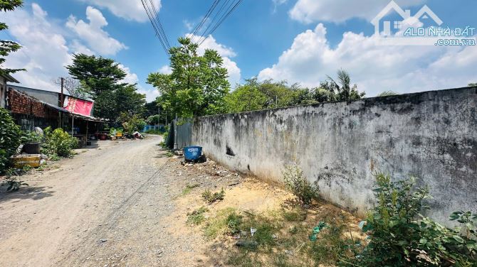 Đất gần trường tiểu học Đông Hoà C, hẻm ô tô thông, 1951m ngang 17,5m, 2343 - 3