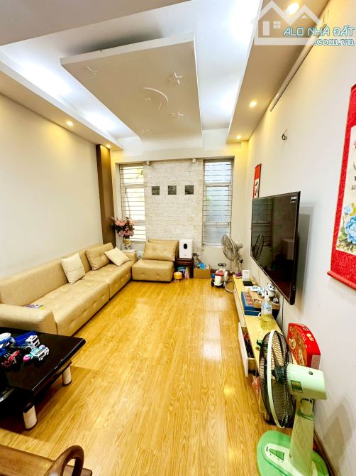 Bán nhà Tôn Đức Thắng- Dân xây- 2 thoáng- gần phố- ngõ rộng- DT 44/51M. - 3