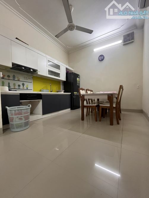 NHÀ ĐẸP TRẦN THÁI TÔNG CẦU GIẤY 40M*5T 10 TỶ , MẶT NGÕ THÔNG,BA GÁC TRÁNH NHAU, KINH DOANH - 3