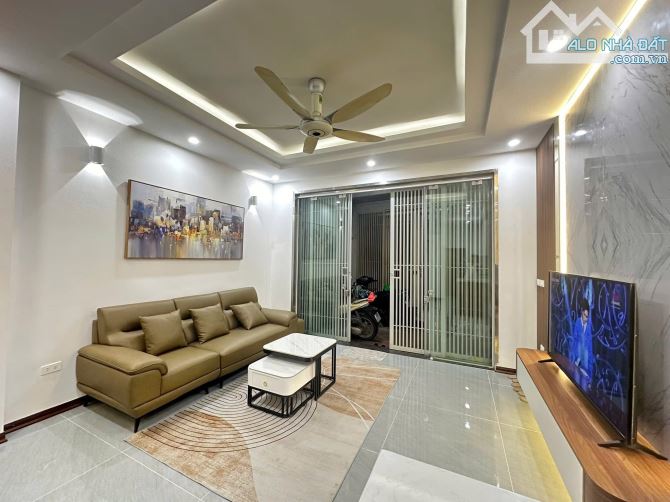 ĐỘI CẤN -BA ĐÌNH- 35m2 - 5TẦNG- MT:4.5m - GIÁ: 7,9 Tỷ 👉THÔNG KIM MÃ TH - 3