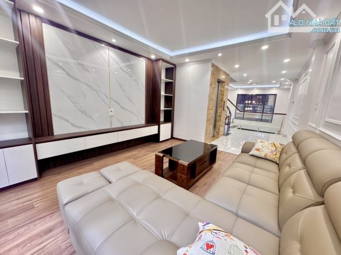 NHÀ ĐẸP 2 MẶT THOÁNG TRƯỚC VÀ SAU - VỊ TRÍ ĐẮC ĐỊA - DÂN TRÍ CAO Ở SƯỚNG - Ô TÔ ĐỖ CỬA - 3