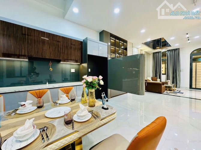 Chủ ngộp cần bán nhà Lê Văn Sĩ,quận 3.giá 4tỉ450/67,5m2(4,5*15m).Sổ sẵn .nhà full nội thất - 3