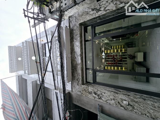 Bán nhà Trần Khát Chân 40m2 - 4 ngủ - mặt tiền 5m-lô góc- vài bước ra ô tô - 3