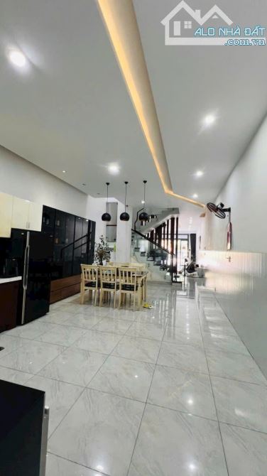 Bán nhà 1 trệt 2 lầu sổ riêng thổ cư p. Tân Phong - 3