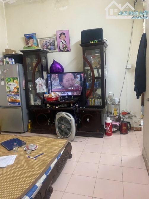 Nhà Tập thể Tầng 5; Khu ĐTM Nghĩa Đô (118.8 Nguyễn Khánh Toàn). 36/50m; Tầng 5; Giá 3 tỷ - 3