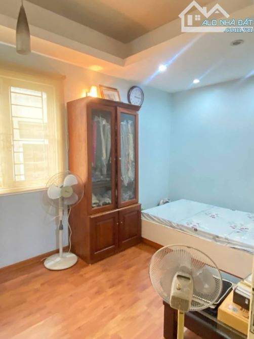 ĐẸP! Bán nhà Đội Cấn 38.1m2, ngõ rộng, lô góc 2 thoáng, TK đẹp, MT rộng 4.75m - 3