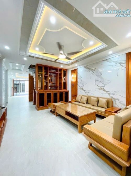 Gò vấp . 4 tầng . 45m2 (5×9) 3PN. 4wC . Hẻm 4m . . Gần mặt tiền -  . - 3