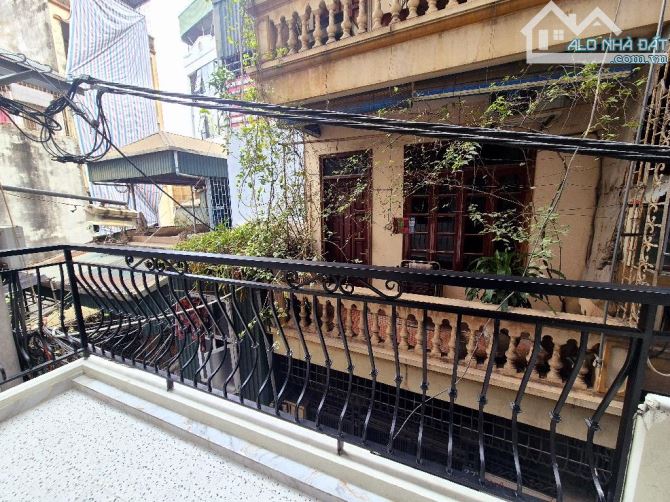 Bán nhà đẹp 4 tầng x 38m2, ngõ thông kinh doanh, VF3 qua nhà