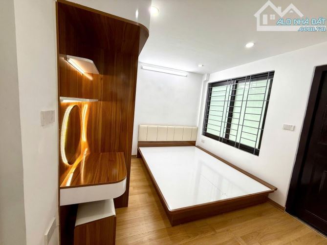 VIP TẬP THỂ BÁCH KHOA ✅4.x TỶ, 85m2, Ô TÔ TRÁNH CHÂN CẦU THANG - 3 NGỦ - 3