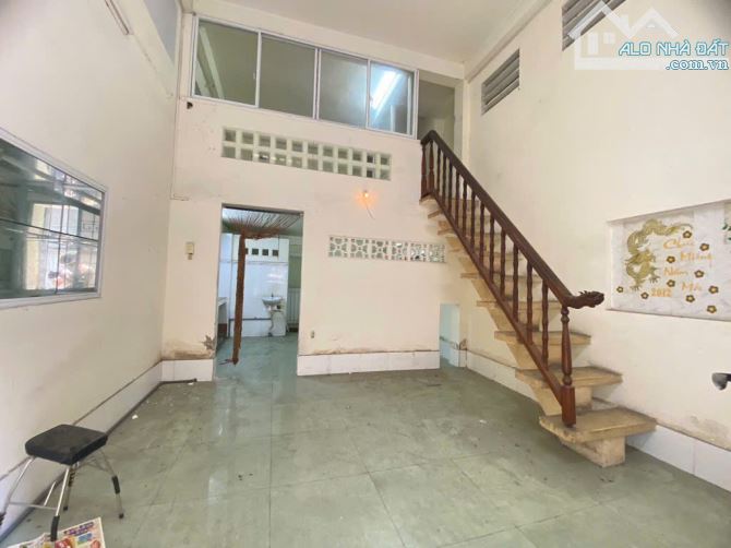 NHÀ P2 BÌNH THẠNH- BA GÁC -35M2(4,2x8)- 3 TẦNG- NỞ HẬU- GẦN CHỢ BÀ CHIỂU - 3
