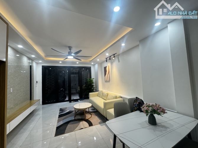NHÀ MỚI 5 TẦNG /9.9 tỷ PHỐ BỒ ĐỀ : Ô TÔ - KINH DOANH - GẦN HỒ - VỊ TRÍ TRUNG TÂM - 3