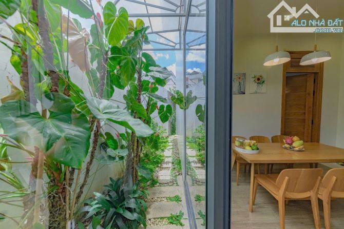 Bán nhà mặt tiền trung tâm phố giá 17tỷ có gara đậu oto - 4
