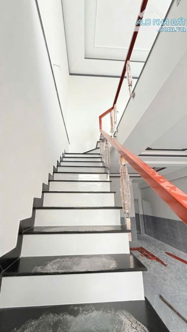 Nhà phố gần chợ Xóm Vắng, phường Dĩ An, TP Dĩ An - 4