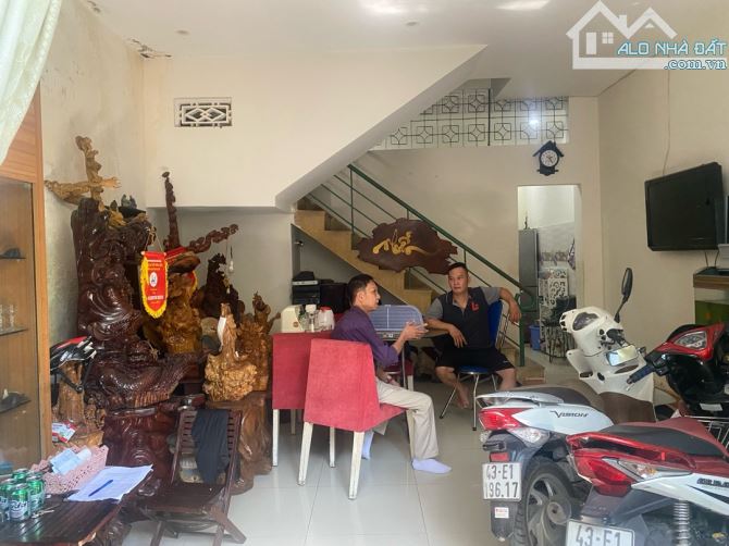 Bân  nhà Trần cao Vân  dt 49 m2  ngang 4.8 m đường vào 2 m 3 tầng giá  3.9 tỷ - 4