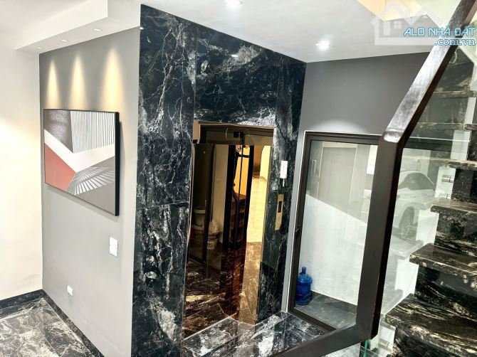 Bán nhà ngõ 29 phố Trạm - diện tích 53m MT 4.7m 6tầng thang máy - ngõ thông giá chỉ 10tỷ8 - 4