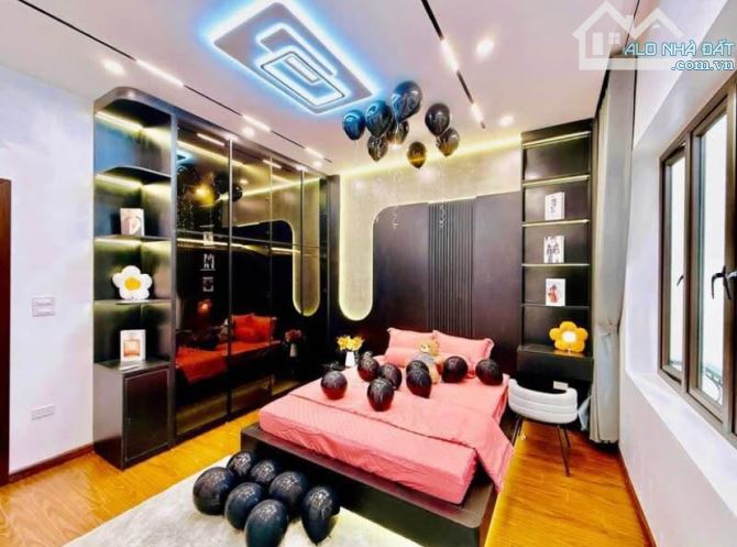 HÀNG HIẾM- TRẦN THÁI TÔNG - 40M2 - 4TẦNG - HƠN 8TỶ - MẶT TIỀN KHỦNG 2 MẶT THOÁNG - TRUNG T - 4