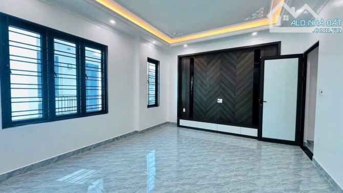 💥NHÀ 3 TẦNG ĐỘC LẬP ,KIỀU ĐÔNG HỒNG THÁI   ✅ Diện tích: 60,4m² –  ✅ Vị trí thuận tiện: - 4