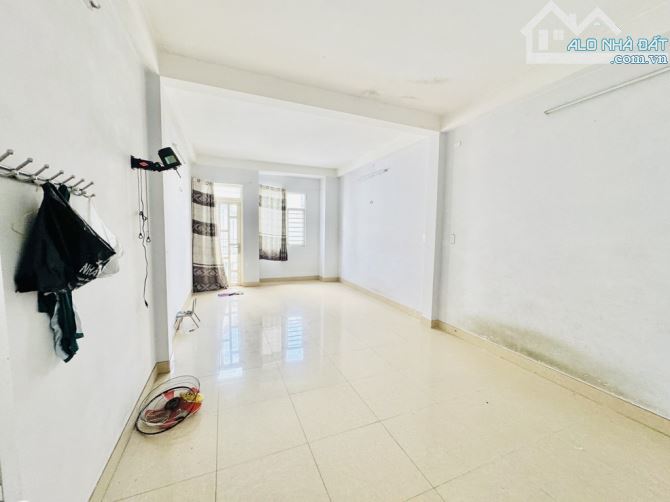 HẺM ÔTÔ 8M XE HƠI TRÁNH NHAU- NHÀ NGAY MÃ LÒ BÌNH TÂN-DT 4X20 ,GỒM 5PN GIÁ 6.5 TỶ TL - 4