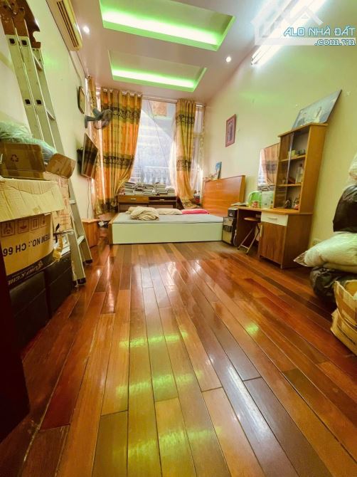 DUY NHẤT! Hàng hiếm Đội Cấn 28m2, gần phố, nhà đẹp, ngõ thông, ôtô đỗ cửa, KD online - 4