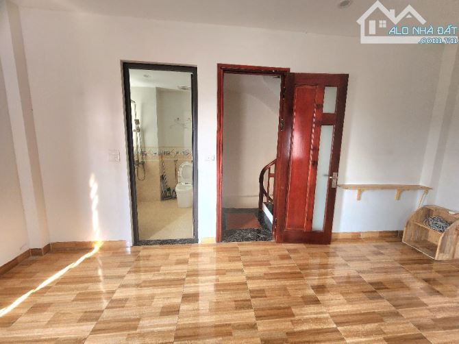 Bán nhà Thạch Bàn gần chợ Đồng Dinh -30m -4 tầng -3 ngủ - 4