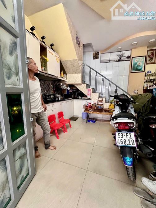 [CHẠM MỐC 2025 – DEAL SIÊU HIẾM] Bán Nhà 1T 3L 3PN 2WC  Đường Đỗ Tấn Phong 20m2  2 TỶ 450 - 4