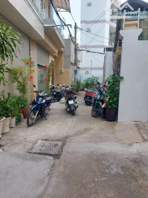 Chính chủ cần bán gấp nhà 85m2, 3 tầng, ngang khủng 6.5 M, hẻm xe hơi, giá chỉ 7 tỷ - 4
