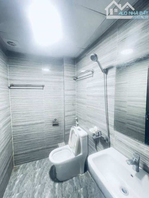 Hoa hậu mặt phố Lê Lợi - Hà Đông - 42m2 - 5 tầng - 9,5 tỷ- vị trí đắc địa kinh doanh tốt - 4