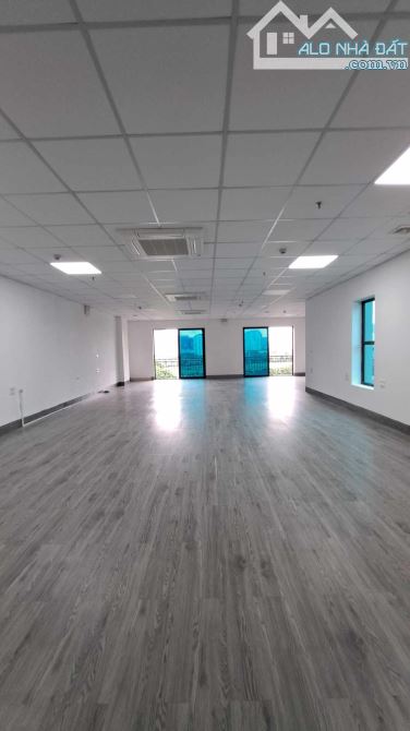 CHO THUÊ VĂN PHÒNG 120M2 GIÁ CHỈ 18,5TR TẠI MỄ TRÌ HẠ - NAM TỪ LIÊM VIEW KÍNH . - 4