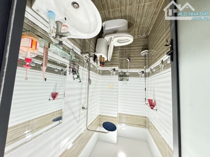 Cực sốc, nhà  MT Gò Vấp,sát công viên, 66m2, 5 tầng, đường 12 m, gia chỉ nhỉnh 9 Tỷ - 4