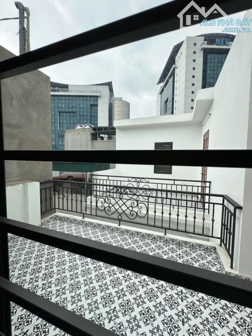 NHÀ MỚI 4.5 TẦNG – GẦN BÁCH KINH XÂY – 31.6m², MT 4.2m – GIÁ 8.1 TỶ!  Thiết kế hiện đại, t - 4