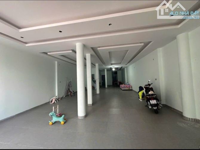 Bán nhà mặt tiền vân đồn ngang 7m - 4