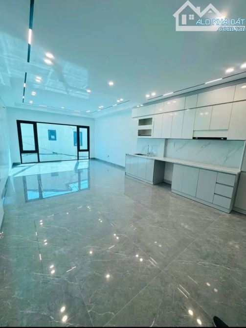 ❤️❤️ SIÊU RẺ - NGỌC THUỴ - 50m - GARA- THANG MÁY- Ô TÔ VÀO, ĐỖ CỬA, NGÕ THÔNG HƠN 9 TỶ   ✅ - 4