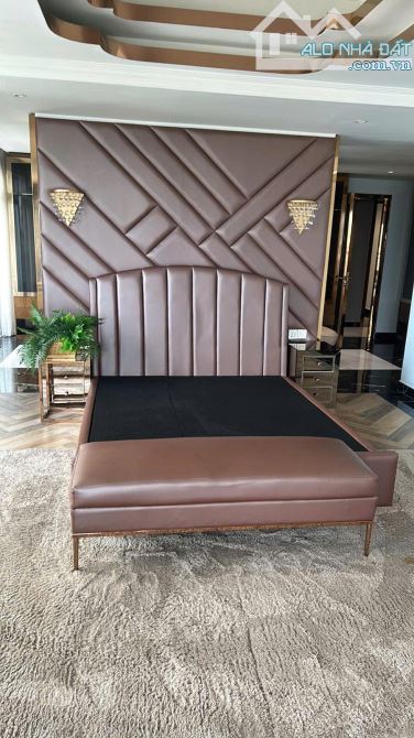Cho thuê căn hộ THE FLEMINGTON, đường Lê Đại Hành, P.15 Quận 11 : -	Căn lớn: 220m2 - 4
