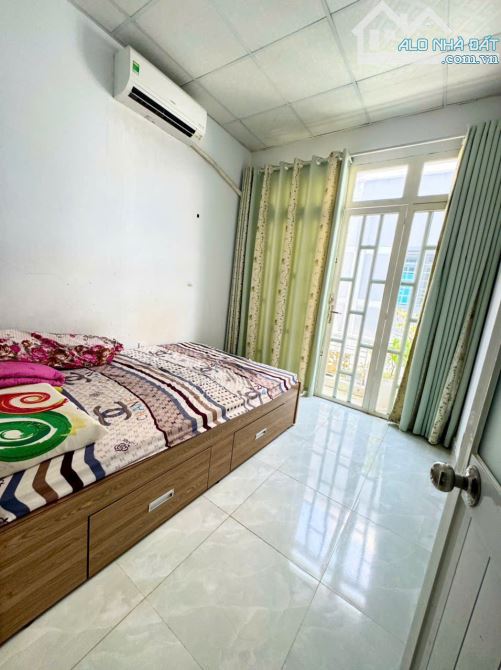 Bán nhà hẻm xe hơi Phạm Hữu Lầu, Nhà Bè, DT 3x9m, 3 lầu. Giá 2,15 tỷ - 4
