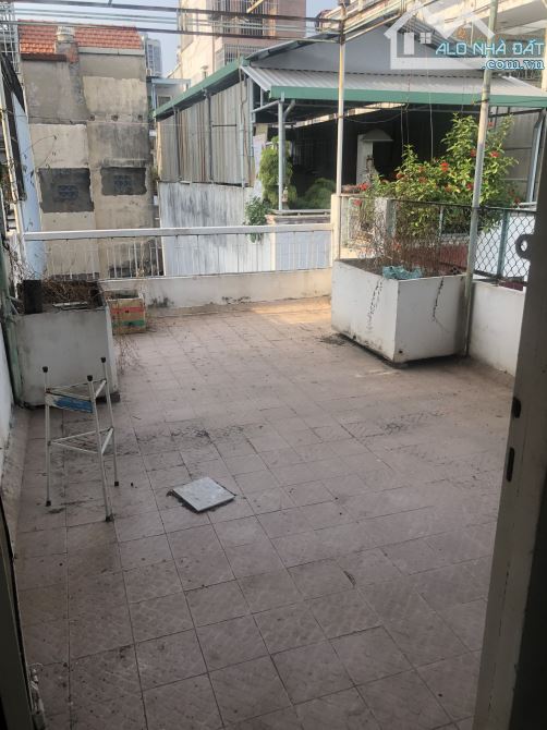 Nhà Hẻm xe hơi Ngô Quyền, 3 tầng, 4 phòng 3wc 16tr - 4
