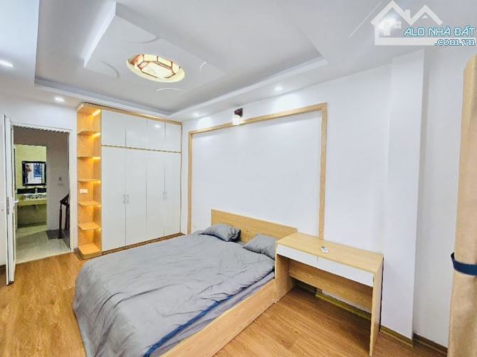 NHÀ ĐẸP HOÀNG MAI MẶT NGÕ Ô TÔ ĐỖ CỬA- KINH DOANH - 33m 5 TẦNG NHÔ 6 TỶ. - 4