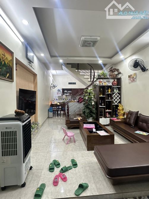 Bán nhà khu Quang Đàm, Sở Dầu, Hồng Bàng, Hải Phòng. Ô tô đỗ cửa. Chỉ 3,56 tỷ - 4
