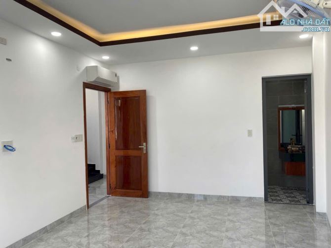 Nhà mới xây 3 tầng mặt tiền đường Mai An Tiêm Gần biển Hòn Chồng - 4