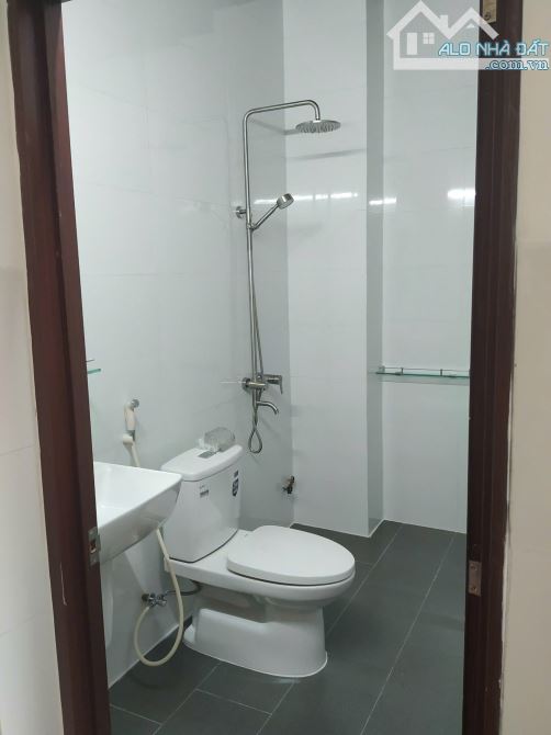 CHO THUÊ NHÀ MẶT TIỀN KHU DÂN CƯ NAM LONG 8 PHÒNG NGỦ GIÁ 15 TRIỆU - 4