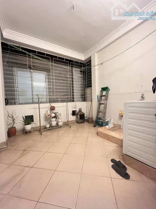 NHÀ ĐẸP TRẦN THÁI TÔNG CẦU GIẤY 40M*5T 10 TỶ , MẶT NGÕ THÔNG,BA GÁC TRÁNH NHAU, KINH DOANH - 4