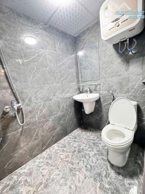 BÁN CĂN TẬP THỂ QUÂN ĐỘI QUẬN ĐỐNG ĐA - SỔ TO 43/100m, 3 NGỦ, 2 VS, FULL ĐỒ  NHÀ ĐẸP LUNG - 4