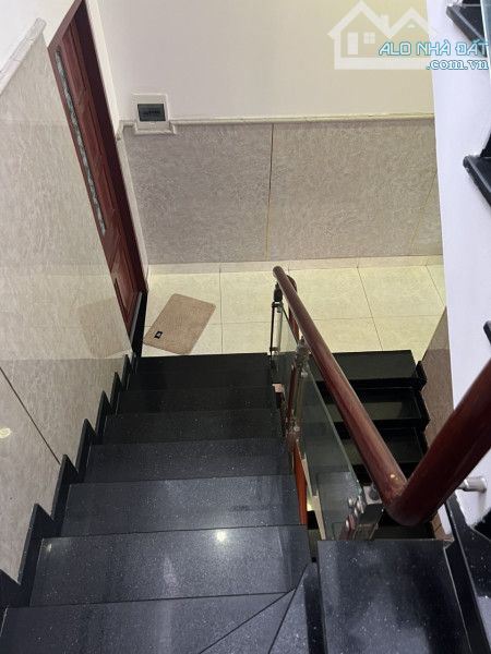 Bán nhà đẹp mới cứng 100 % Dương Quãng Hàm  , dt 68 m2 , giá 10 tỷ nhỉnh - 4