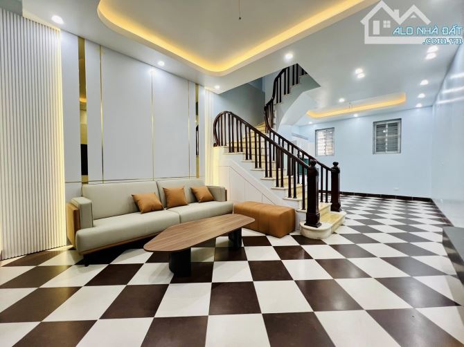 Bán gấp nhà HV Mật Mã Chiến Thắng 40m2 5T MT 5m 6.8 tỷ nhà dân xây đẹp - 2 thoáng ngõ đẹp - 4
