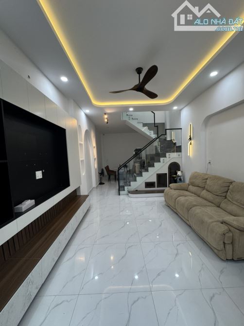 BÁN nhà 2 tầng nội thất cao cấp 2pn 2wc hẽm xe hơi tránh nhau giá 5ti2 TL - 4