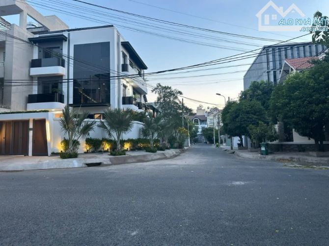 Bán nhà mặt tiền đường Nguyễn Văn Hưởng, Thảo Điền, Quận 2. Diện tích 5x22m, giá chỉ 38 - 4