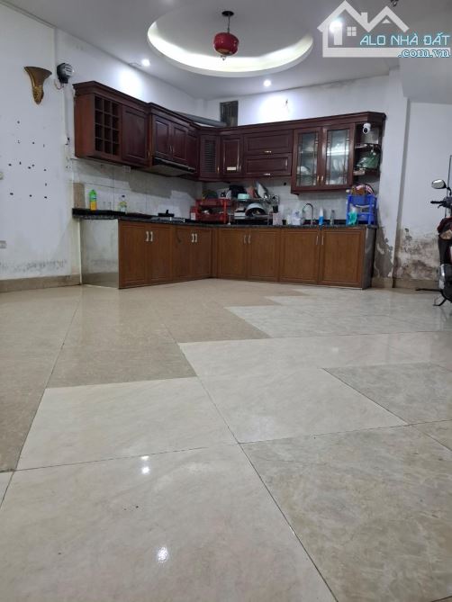 Hiếm - Vip - Siêu Phẩm Cầu Giấy - 5 Tầng - Mặt Tiền 5.5m - 11 Tỷ - 4